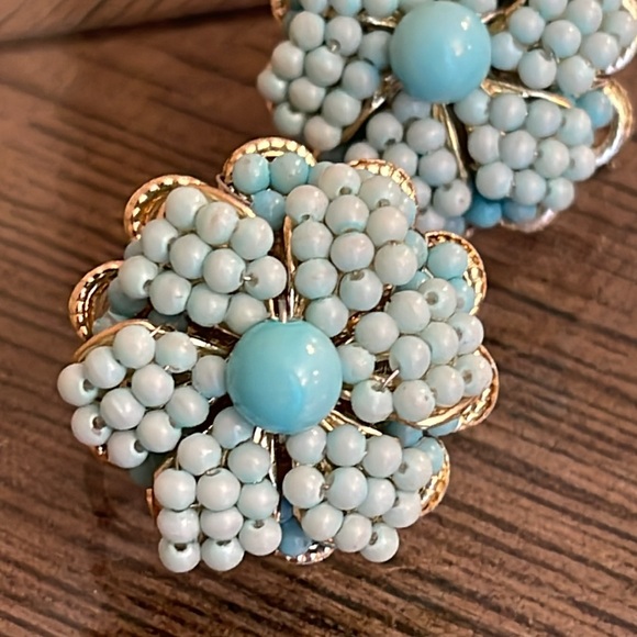 Vintage Japan Blue Flower Seed Bead Screw Back Clip Earrings - Picture 12 of 14